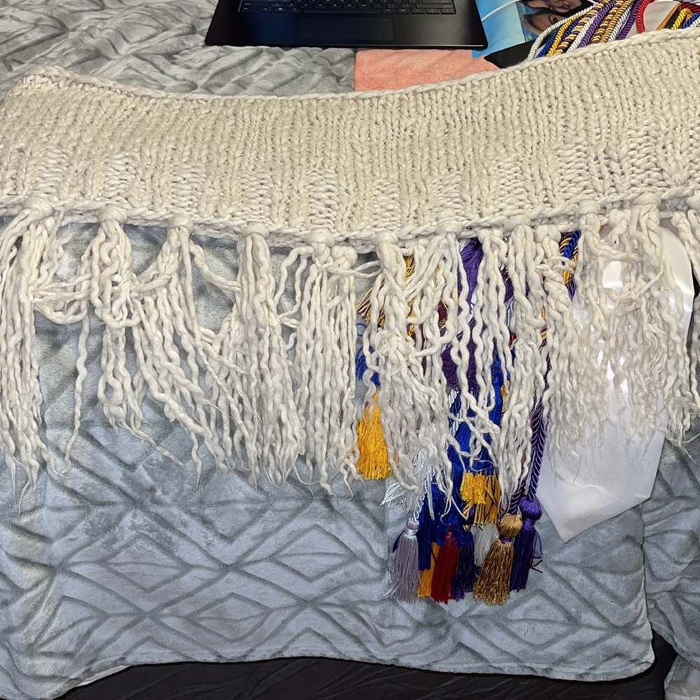 Cream wrap scarf - Picture 3 of 3